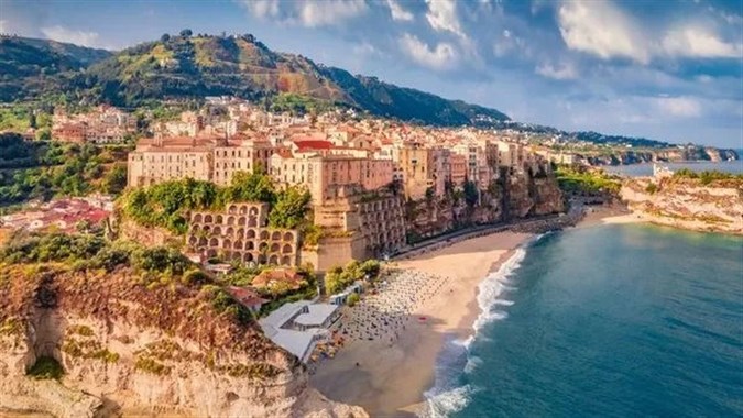 Mediterranean New Year's Eve - Naples, the Amalfi Coast and Sicily